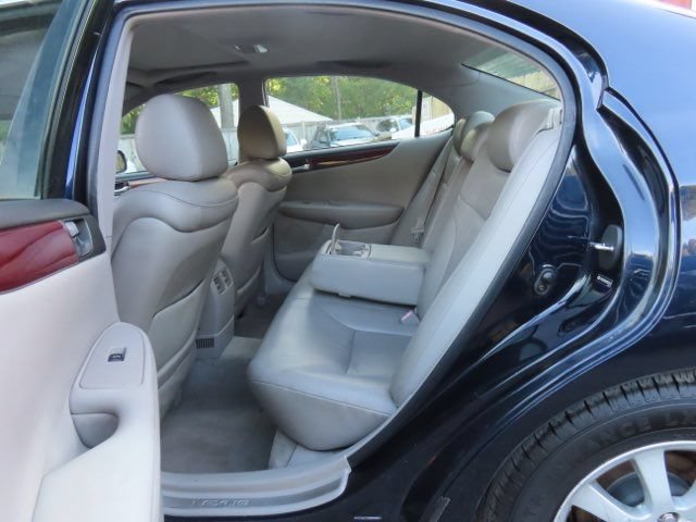 Used 2004 Lexus ES 330 w/ Premium Pkg FWD image 11