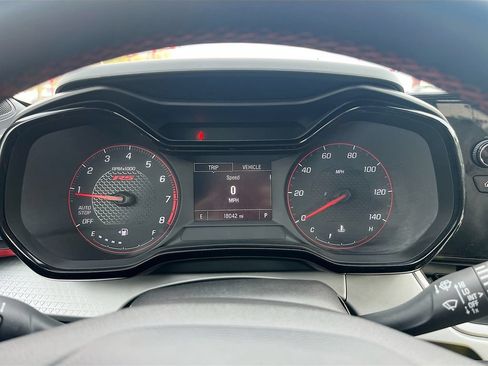 Used 2024 Chevrolet Trax RS FWD image 12