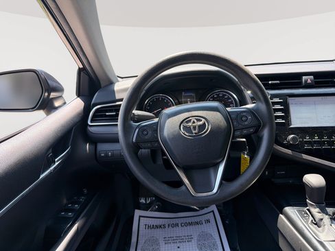 Used 2018 Toyota Camry LE FWD image 11