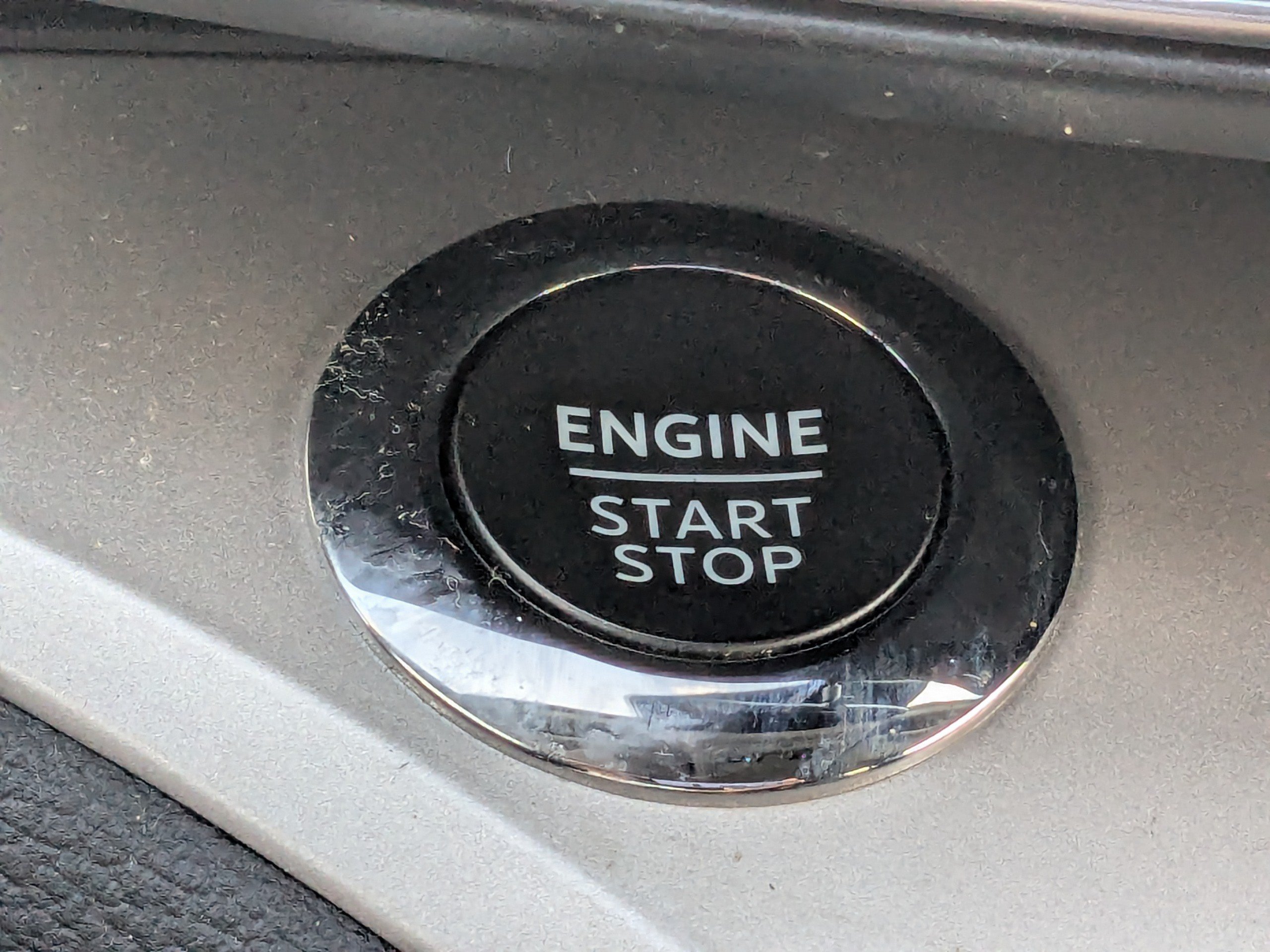 Used 2024 Ford Explorer XLT w/ Equipment Group 202A AWD/4WD image 32