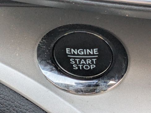 Used 2024 Ford Explorer XLT w/ Equipment Group 202A AWD/4WD image 32