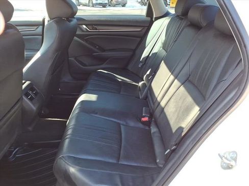 Used 2018 Honda Accord Touring image 12