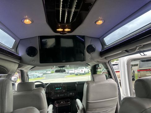Used 2016 GMC Savana 2500 RWD image 29