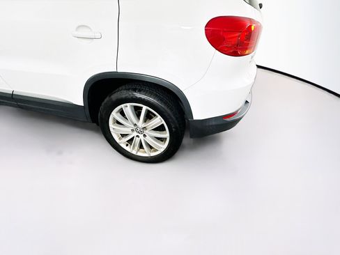 Used 2016 Volkswagen Tiguan SE image 11