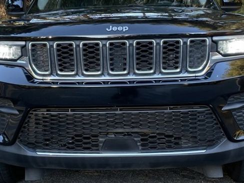 Used 2022 Jeep Grand Cherokee Laredo w/ Luxury Tech Group I image 11