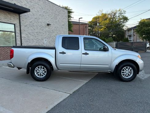 Used 2016 Nissan Frontier SV w/ SV Value Truck Package AWD/4WD image 5