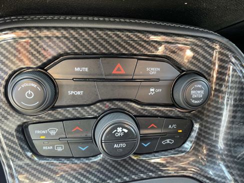 Used 2020 Dodge Challenger SXT RWD image 18
