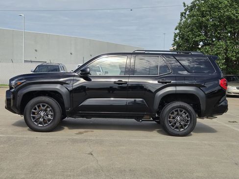 Used 2025 Toyota 4Runner SR5 RWD image 6