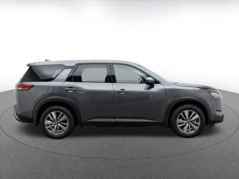 Used 2025 Nissan Pathfinder SV FWD image 9