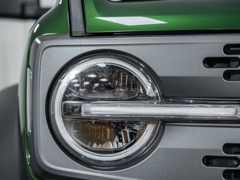 Used 2025 Ford Bronco Badlands image 9