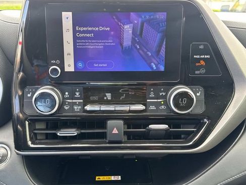 Used 2023 Toyota Highlander XLE FWD image 31