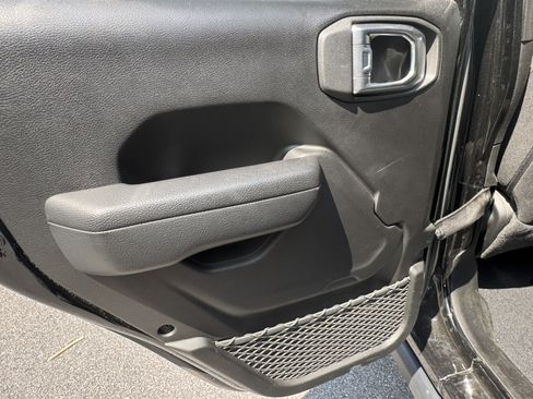 Used 2023 Jeep Wrangler Unlimited Rubicon AWD/4WD image 23