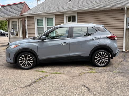 Used 2021 Nissan Kicks SV FWD image 4
