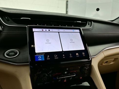 Used 2023 Jeep Grand Cherokee Limited image 10