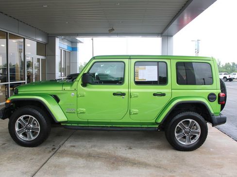 Used 2018 Jeep Wrangler Unlimited Sahara AWD/4WD image 6