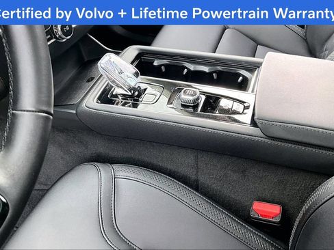 Certified 2025 Volvo XC90 B6 Plus image 18