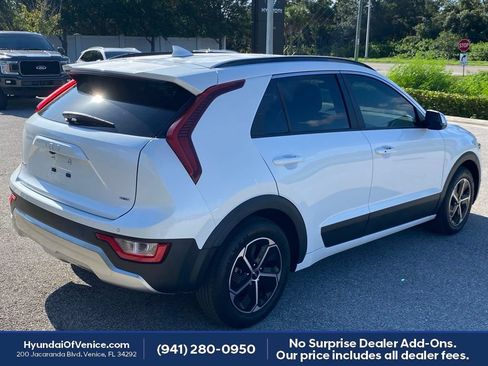 Used 2023 Kia Niro EX FWD image 11