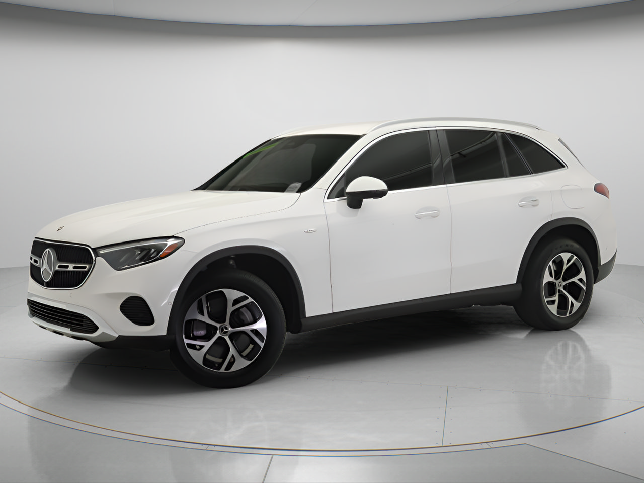 Used 2025 Mercedes-Benz GLC 350e 4MATIC image 3