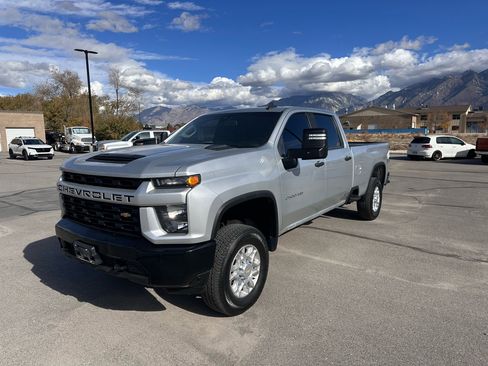 Used 2022 Chevrolet Silverado 2500 Custom w/ Custom Value Package image 3
