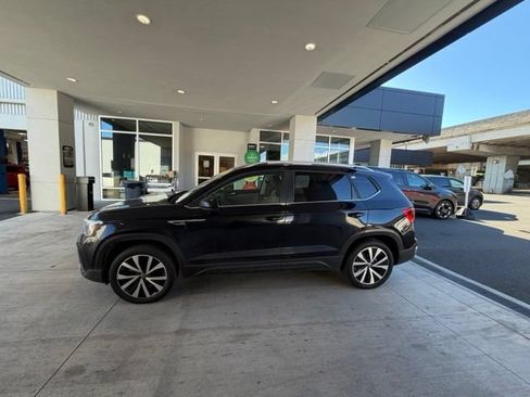 Used 2022 Volkswagen Taos SE FWD image 12