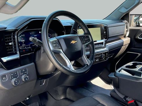 Used 2023 Chevrolet Silverado 1500 LT w/ Z71 Off-Road Package AWD/4WD image 16