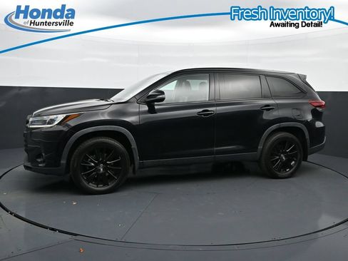 Used 2019 Toyota Highlander SE w/ Nightshade Edition AWD/4WD image 6