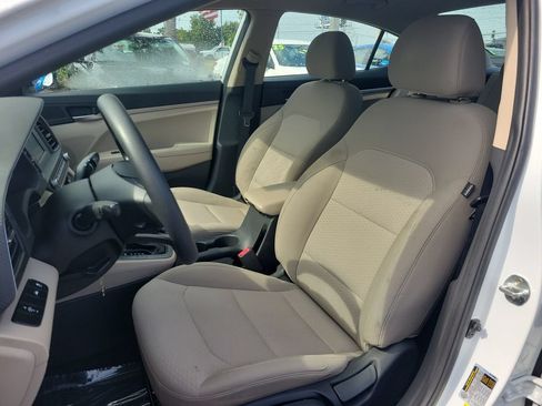 Used 2020 Hyundai Elantra SE FWD image 18