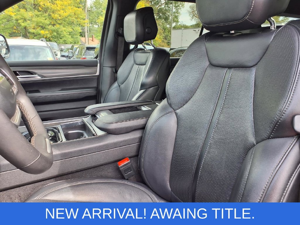 Used 2024 Jeep Wagoneer L Series II w/ Flexible Seating Group AWD/4WD image 3