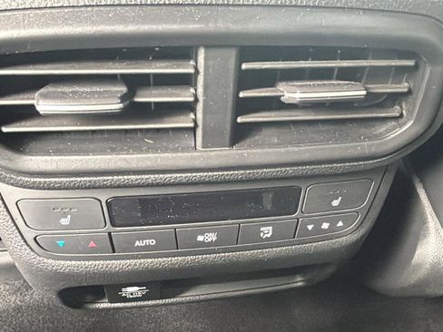 Used 2025 Honda Pilot Elite image 12