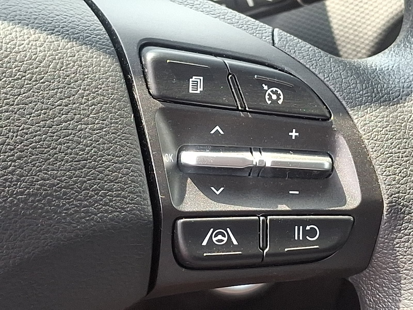 Used 2023 Hyundai Kona SEL w/ Cargo Package AWD/4WD image 21