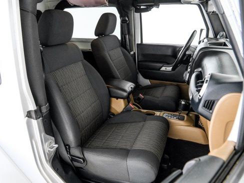 Used 2012 Jeep Wrangler Sahara AWD/4WD image 28