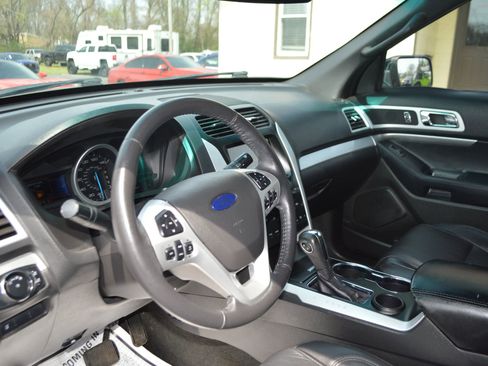 Used 2015 Ford Explorer XLT w/ Equipment Group 202B image 13