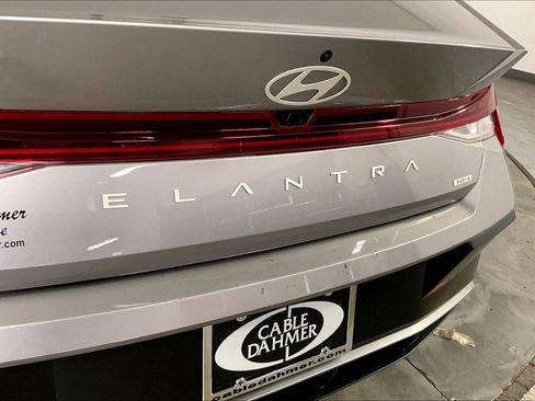 Used 2025 Hyundai Elantra Limited FWD image 8