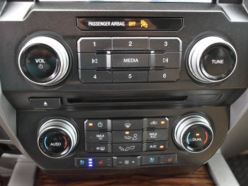 Used 2018 Ford F150 Lariat w/ Equipment Group 502A Luxury AWD/4WD image 23