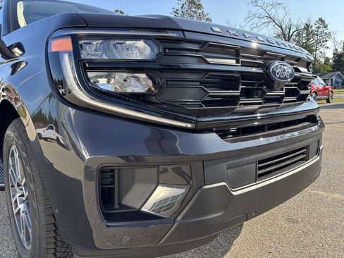 New 2025 Ford Expedition Active image 9