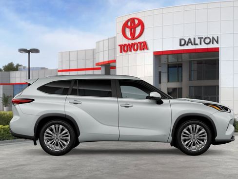 New 2026 Toyota Highlander Platinum image 13