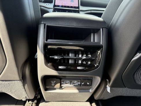 New 2025 Jeep Grand Cherokee Limited w/ Black Appearance Package image 12