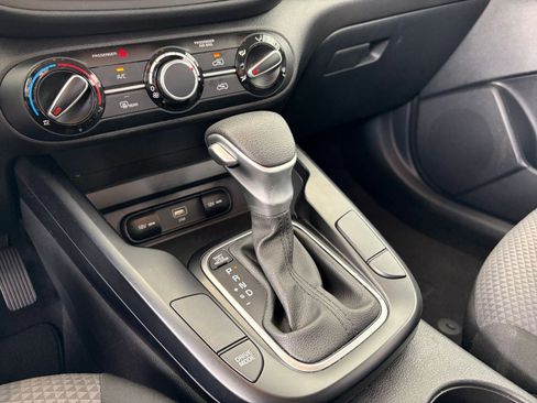 Used 2025 Kia Soul LX w/ LX Technology Package FWD image 41