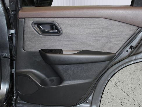 Used 2023 Nissan Rogue S image 36