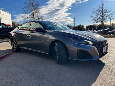Used 2025 Nissan Altima 2.5 SV image 5