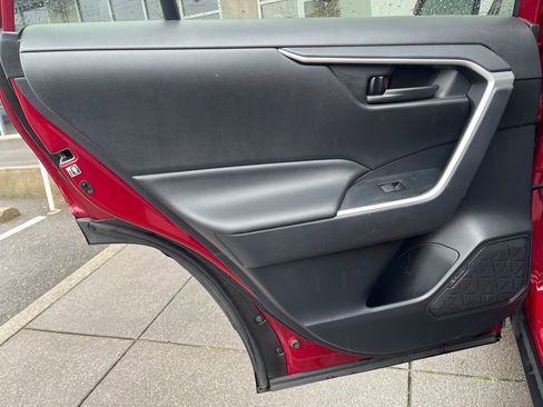 Used 2019 Toyota RAV4 LE AWD/4WD image 12