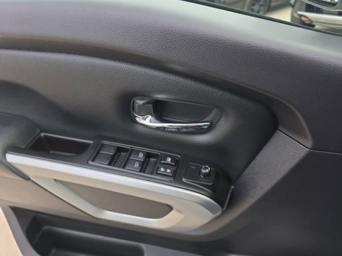 Used 2024 Nissan Titan SV w/ SV Convenience Package image 31