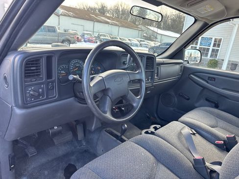 Used 2005 Chevrolet Silverado 2500 W/T w/ Snow Plow Prep Package image 11