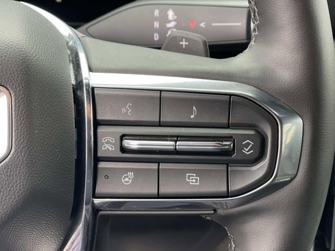 Used 2025 GMC Yukon Denali AWD/4WD image 9