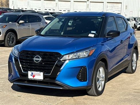 Used 2025 Nissan Kicks Play S image 4