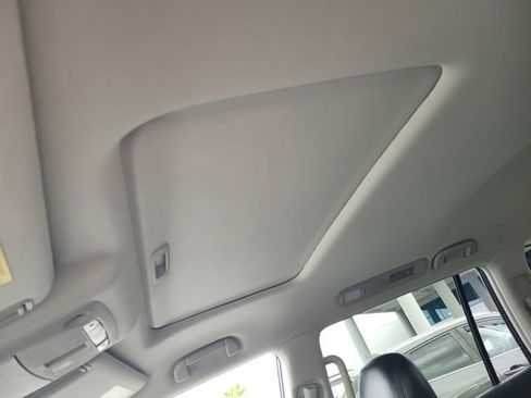 Used 2024 Nissan Armada SL image 21