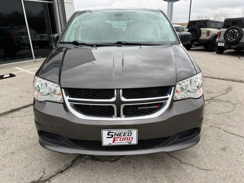 Used 2019 Dodge Grand Caravan SE w/ UConnect Hands-Free Group image 2
