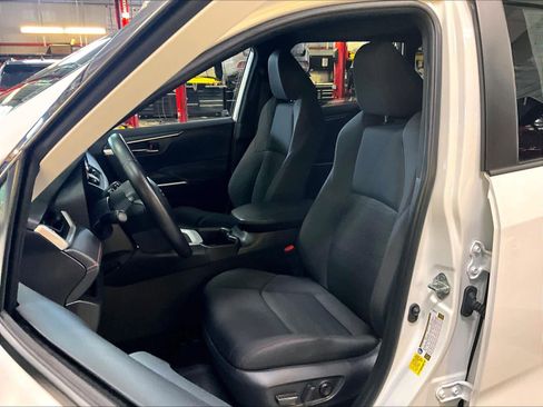 Used 2023 Toyota RAV4 SE image 10