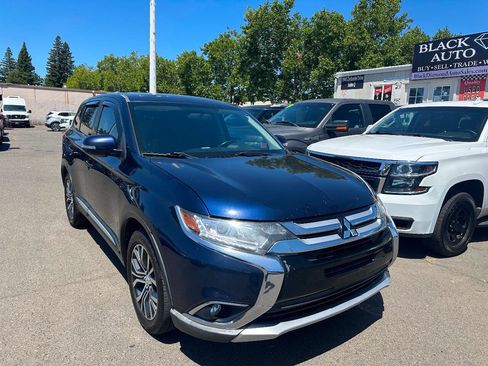 Used 2017 Mitsubishi Outlander SE AWD/4WD image 4
