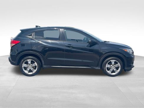 Used 2017 Honda HR-V EX image 9